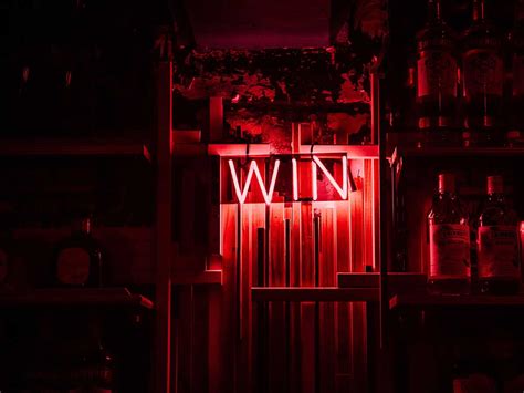 How to develop a winning mindset and overcome tilt in competitive esports matches?