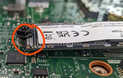 Is it important that the M.2 Screw does not touch the SSD? : r/PcBuild