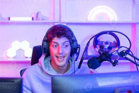 Professional gamers talk about gaming techniques for amateur gamers. to ...