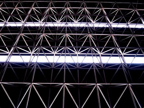 How to structure game guides for quick, spoiler-free info retrieval by players?