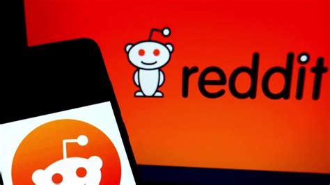 Reddit CEO slams protesters, says he'll change moderator rules