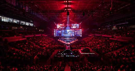 Coach of Winning Esports Team Drenched With Bucket of Soap and Water