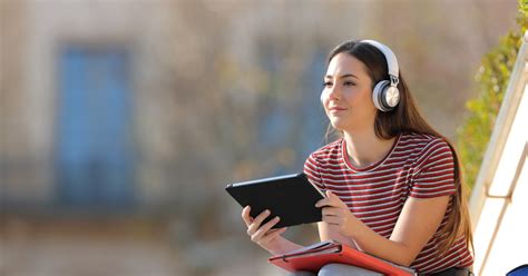 12 Fantastic Reasons to Listen to Audiobooks