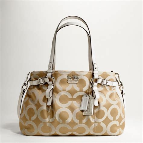 วิธีตรวจสอบกระเป๋า Coach ของแท้ และกระเป๋า Coach ของปลอม