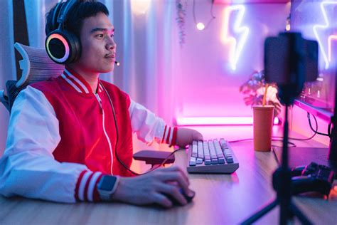 A Disabled Gamer Is Streaming Matches And Chatting With Viewers On His ...