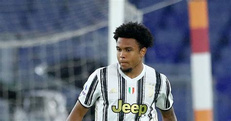 What actionable elements build player trust in gaming reviews, beyond hype?