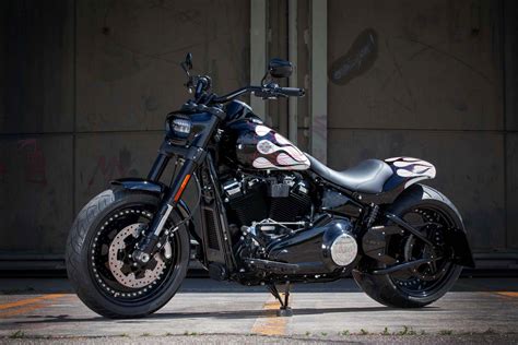 Harley-Davidson Fat Bob Custom Sports Hot Rod Vibes And A Flame Livery