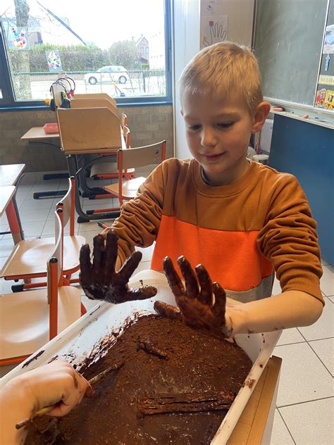 Sensorisch spel: modder maken voor de boerderij-dieren