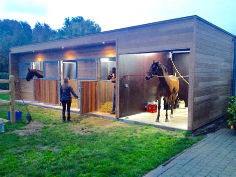 Paardenstal design #stable #horsestable #paardenstal #design #modern ...