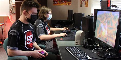 Saint George's School : A Look Inside an Esports Practice Session