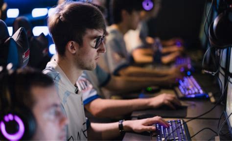 Is a healthy lifestyle as essential for professional esports players as ...