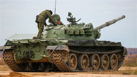 Russia Sends Obsolete Tanks to Battle in Ukraine Amid Staggering ...