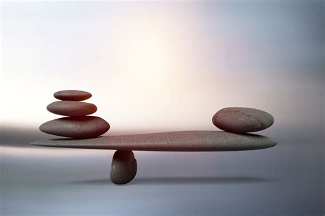 How to balance game review scores with evolving post-launch updates and DLC?