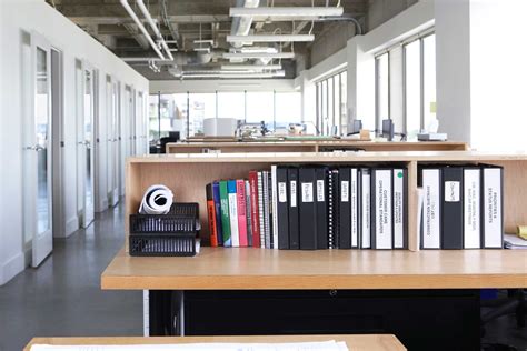 Office Organization Tips: Set Up an Organized Cubicle | Reader's Digest