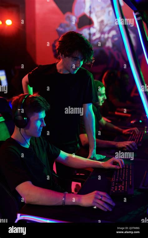 Esports coach giving advice to gamer while preparing him for cybersport ...