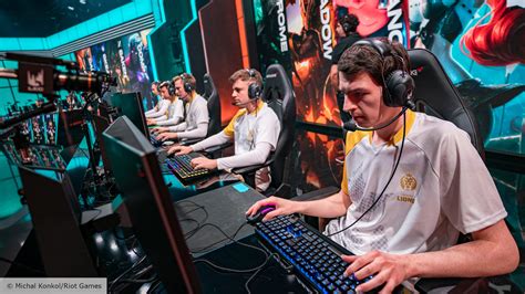 Strategies for managing esports burnout and sustaining peak competitive performance?