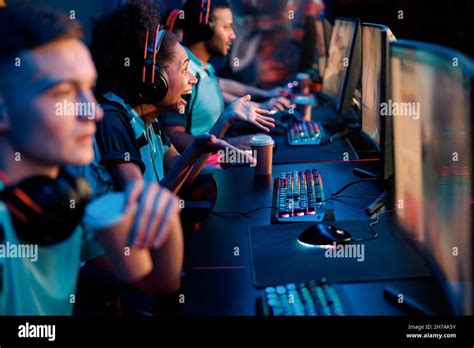 Esports team playing game on computers in gaming club Stock Photo - Alamy
