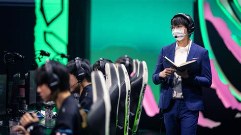 What specific training routines boost competitive game sense for aspiring esports pros?