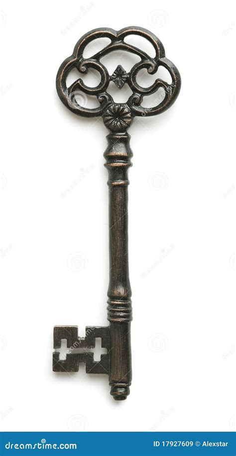 What key communication strategies boost synergy in competitive MOBA teams?