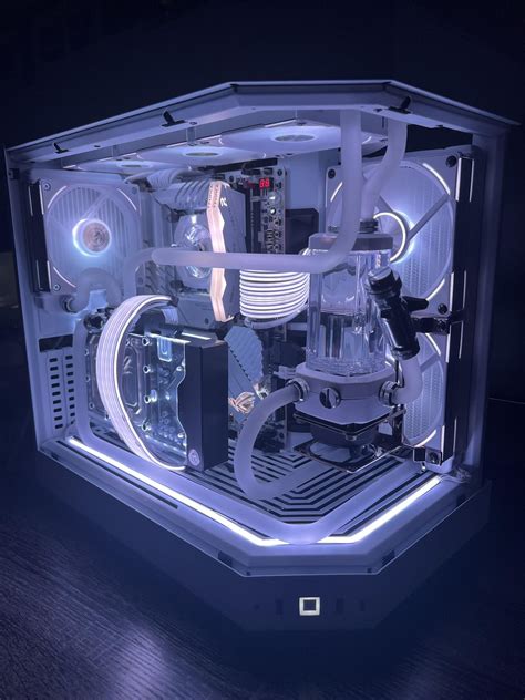 Hyte Y60 (Updated) White Build w/Custom Loop : r/Hyte