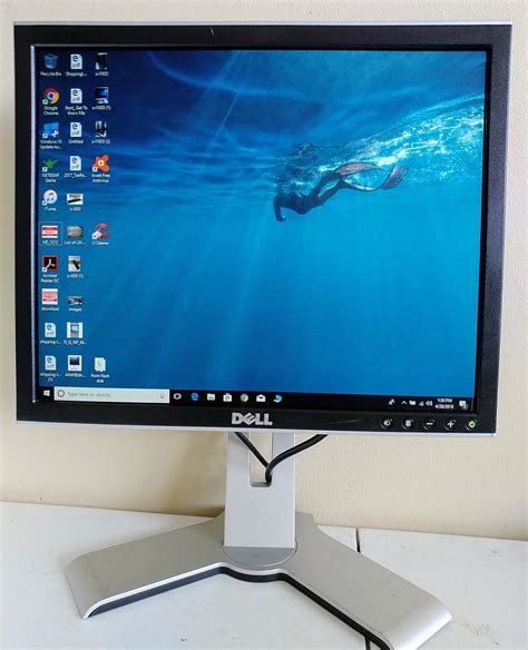 Amazon.com: Dell 1708FPt 17-inch Flat Panel Monitor Rotates to Portrait ...