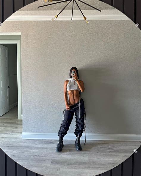 Virginia Sanhouse | Mirror, mirror 🪄 - @sanhouse_fit | Instagram