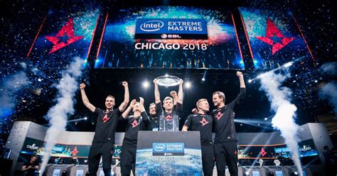 How do amateur players find sponsors for their esports team?