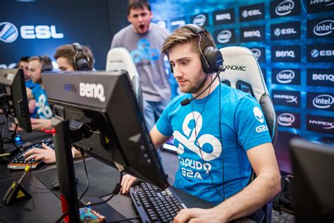 The Gamer's Guide to Staying Healthy and In Shape - LifeHack